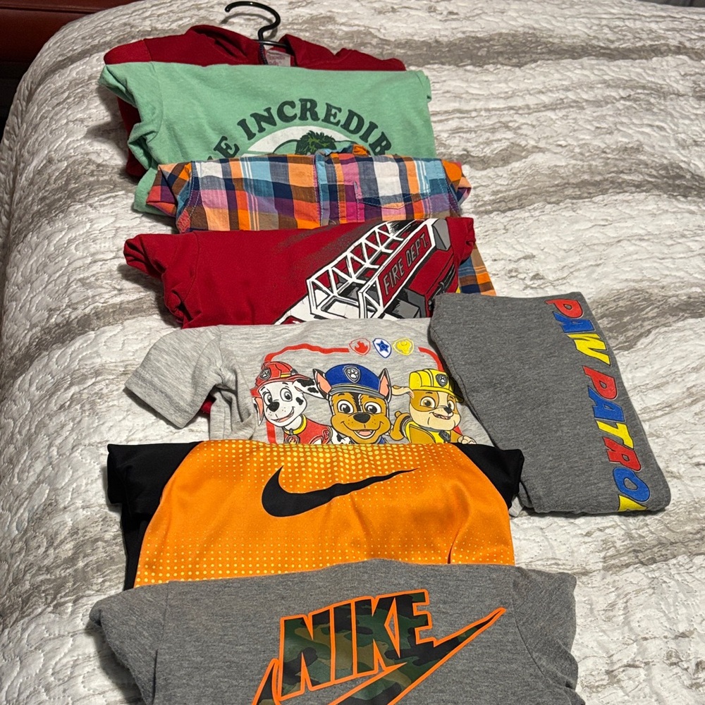 Nike Kids Tee in Orange and Black